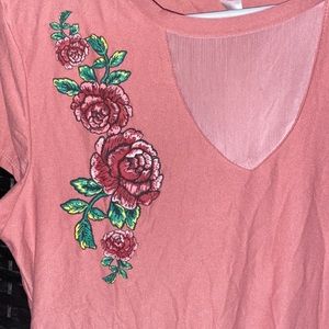 No Boundaries size extra large 15-17 juniors  (roses )